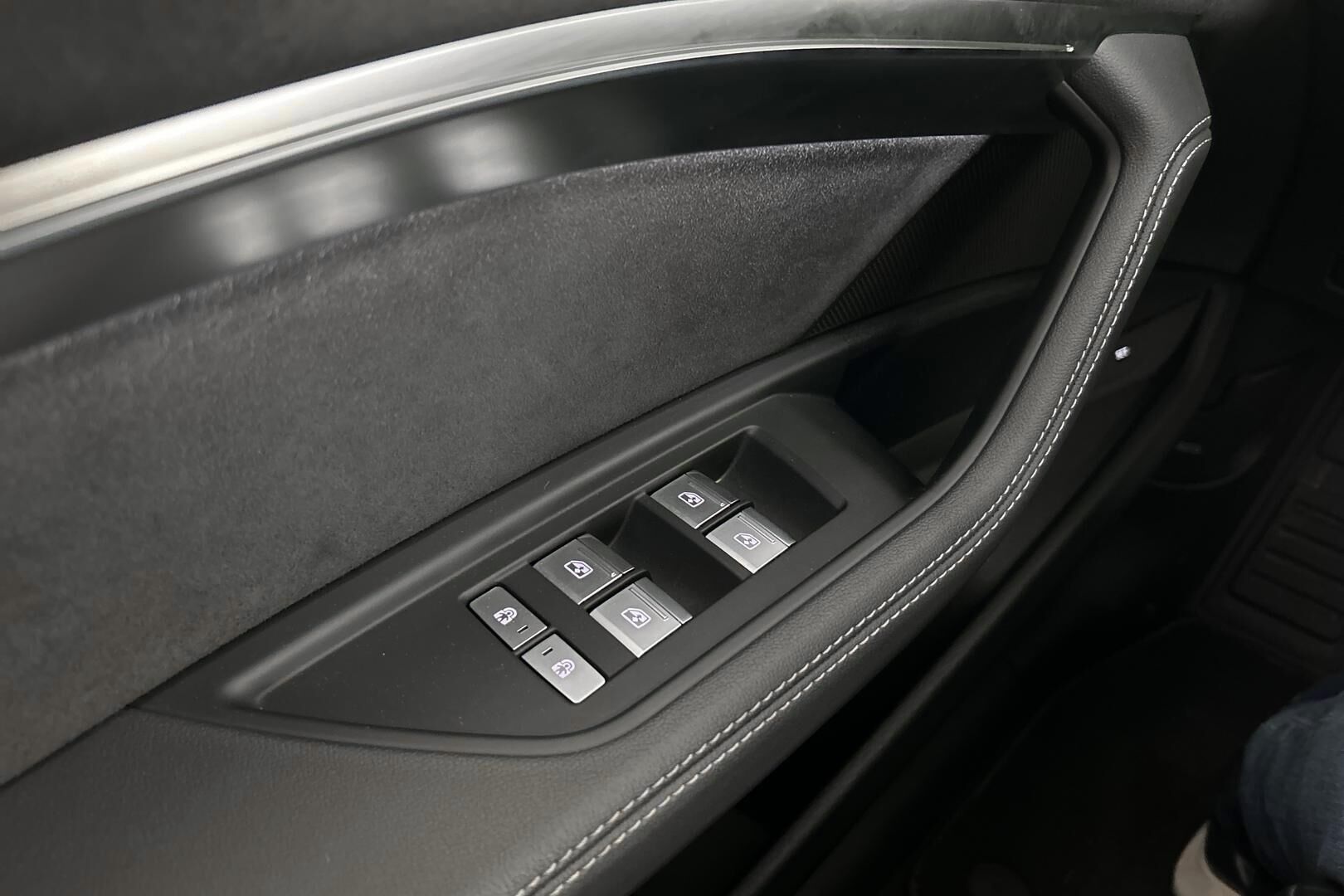 AUDI Q8 iso kuva 24