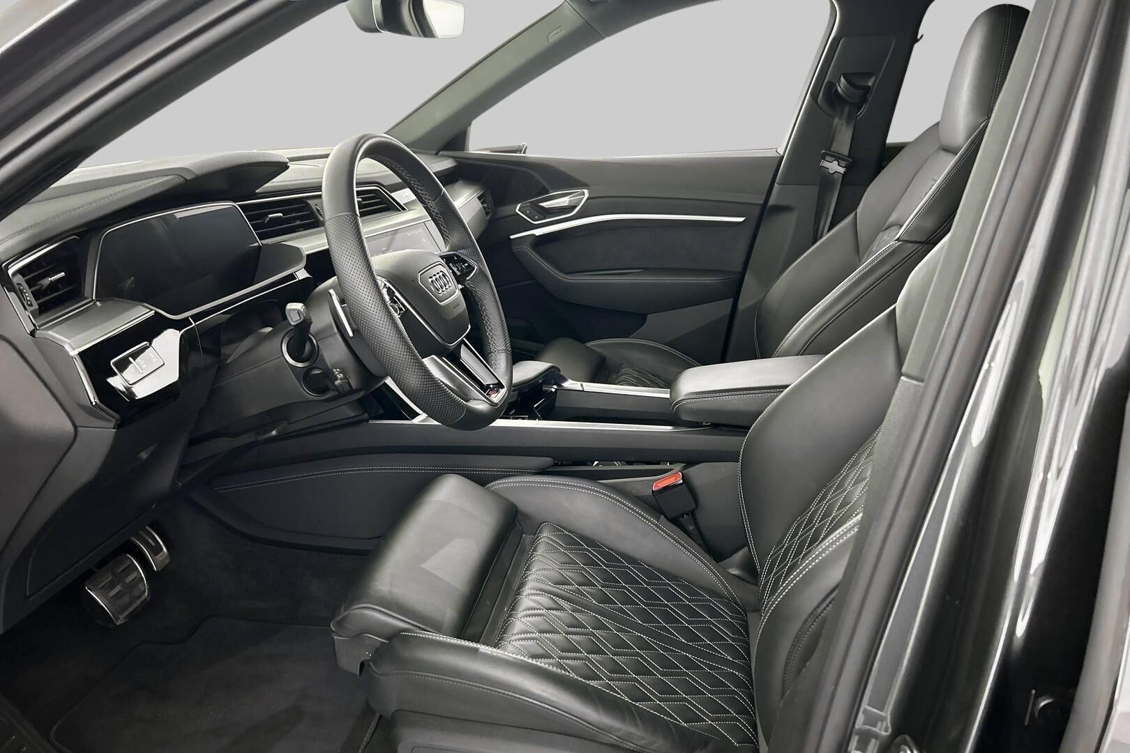 AUDI Q8 iso kuva 8