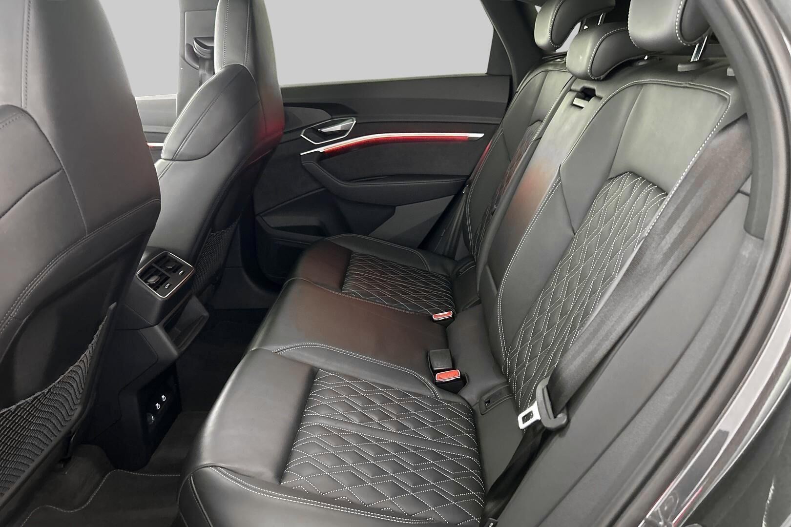 AUDI Q8 iso kuva 9