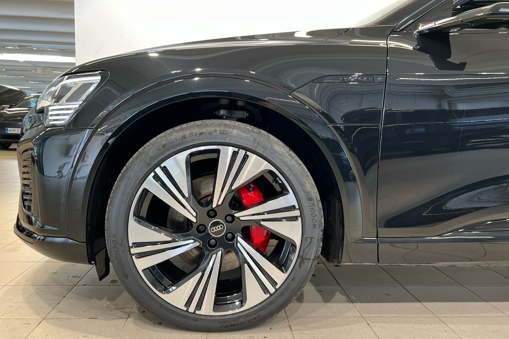 AUDI Q8 E-TRON iso kuva 10