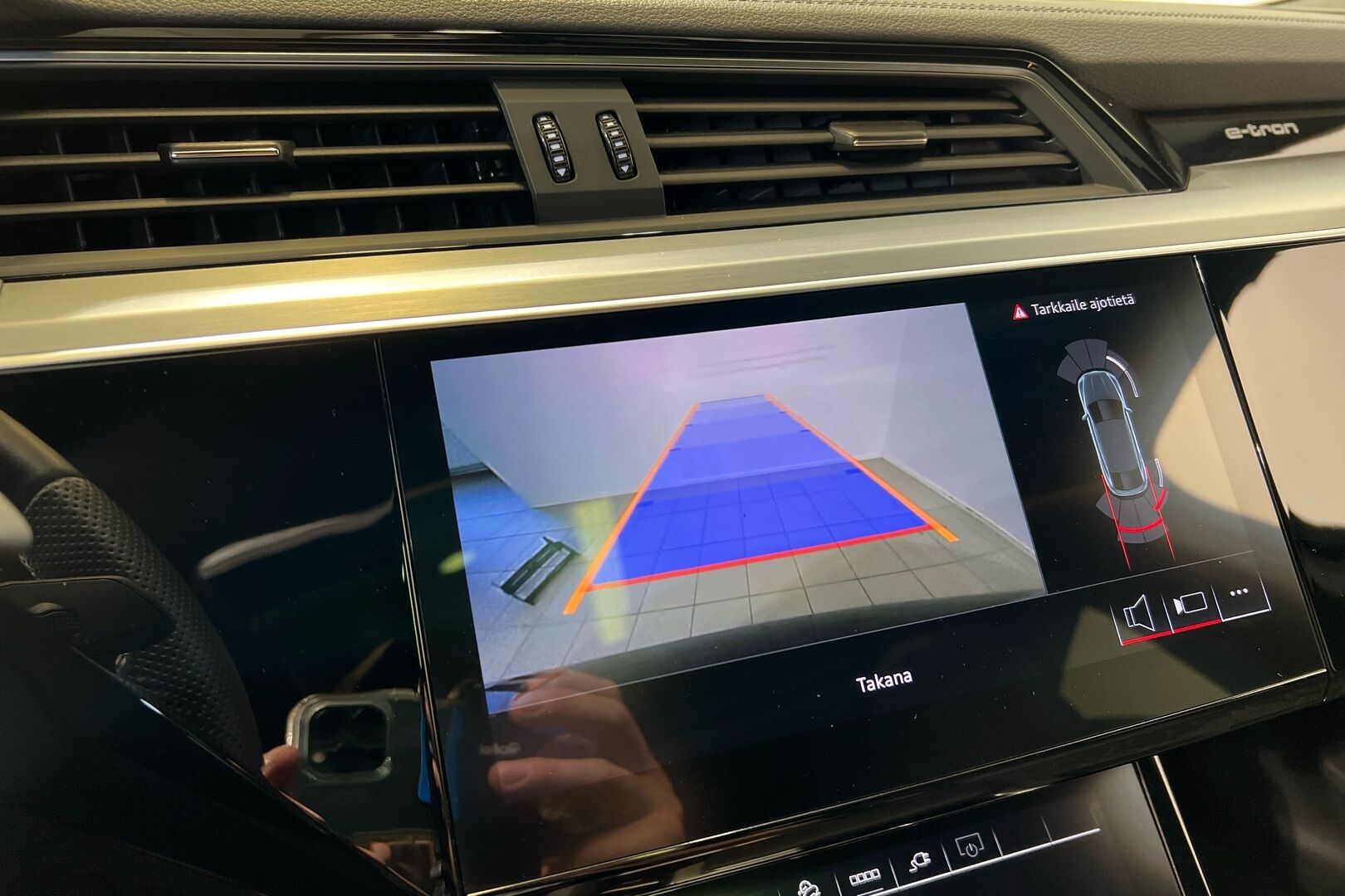 AUDI Q8 E-TRON iso kuva 15
