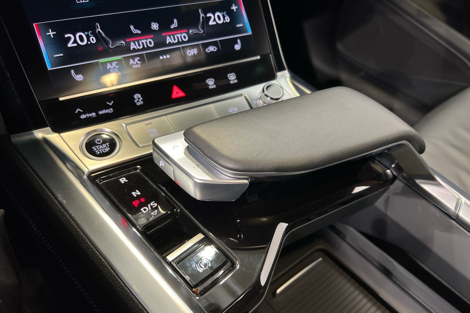 AUDI Q8 E-TRON iso kuva 21