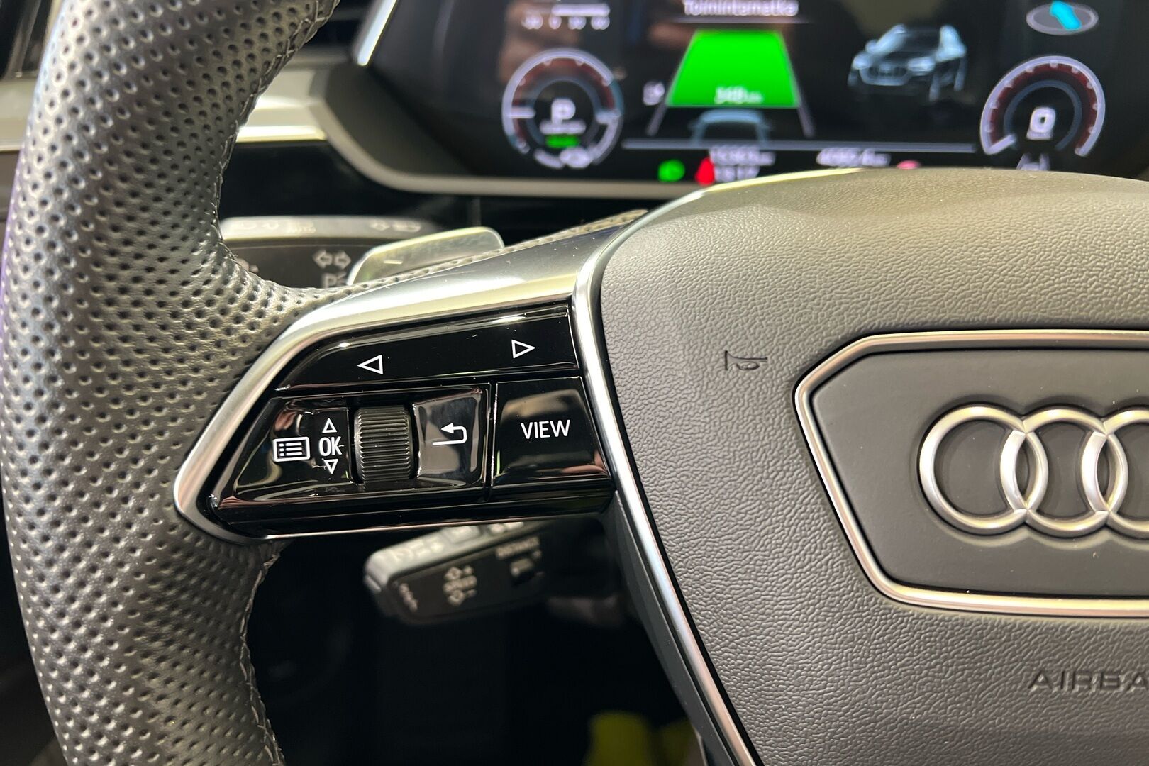 AUDI Q8 E-TRON iso kuva 23