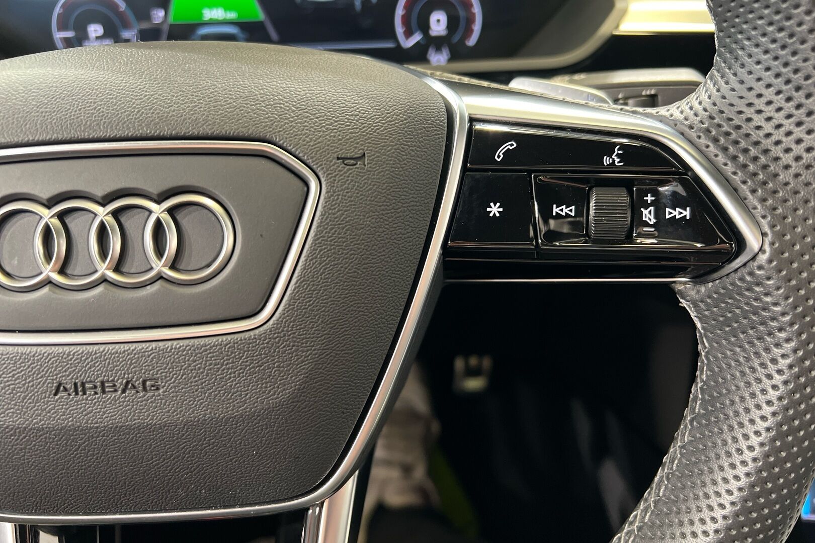 AUDI Q8 E-TRON iso kuva 24