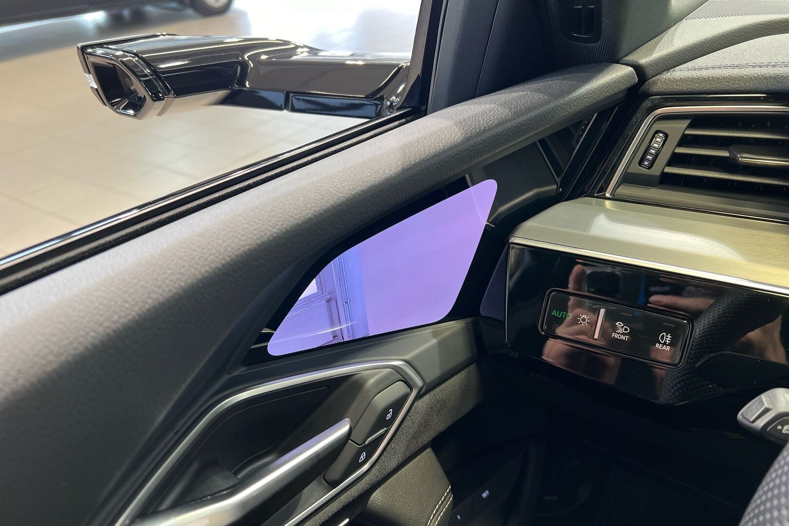 AUDI Q8 E-TRON iso kuva 26