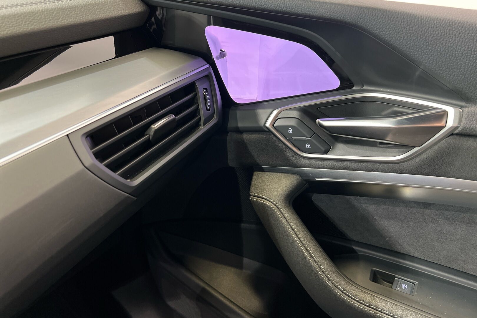 AUDI Q8 E-TRON iso kuva 27