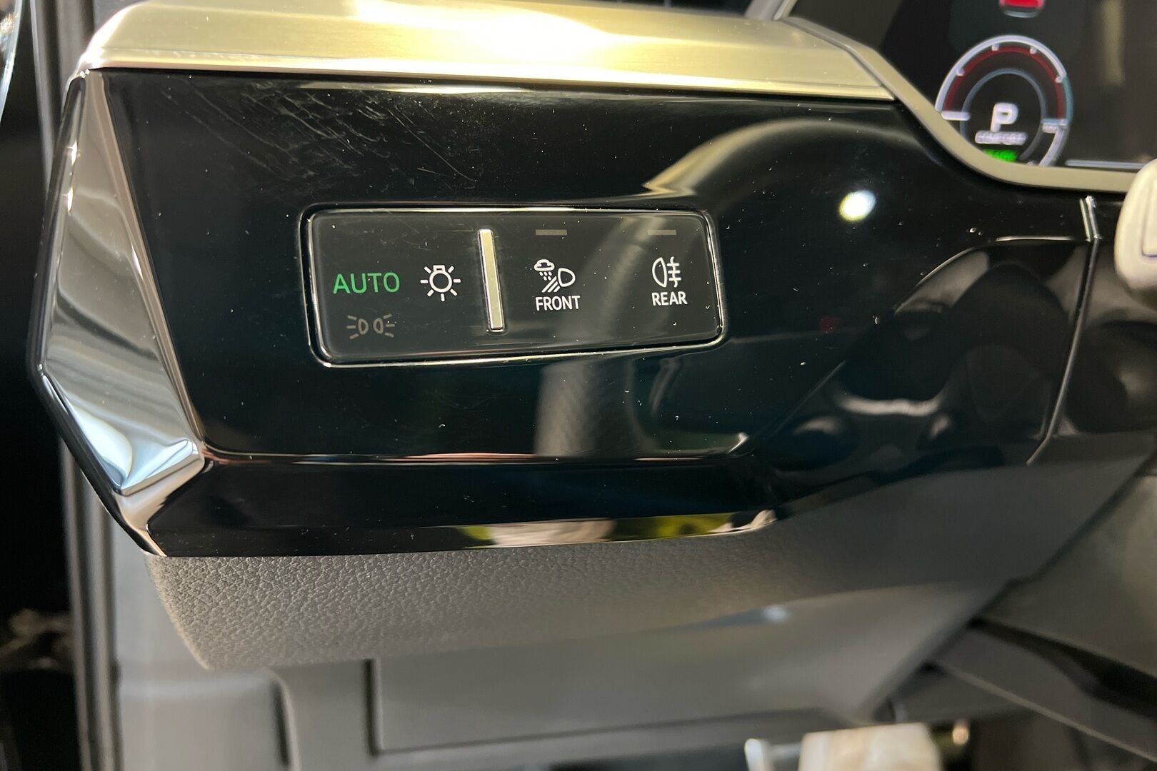 AUDI Q8 E-TRON iso kuva 28