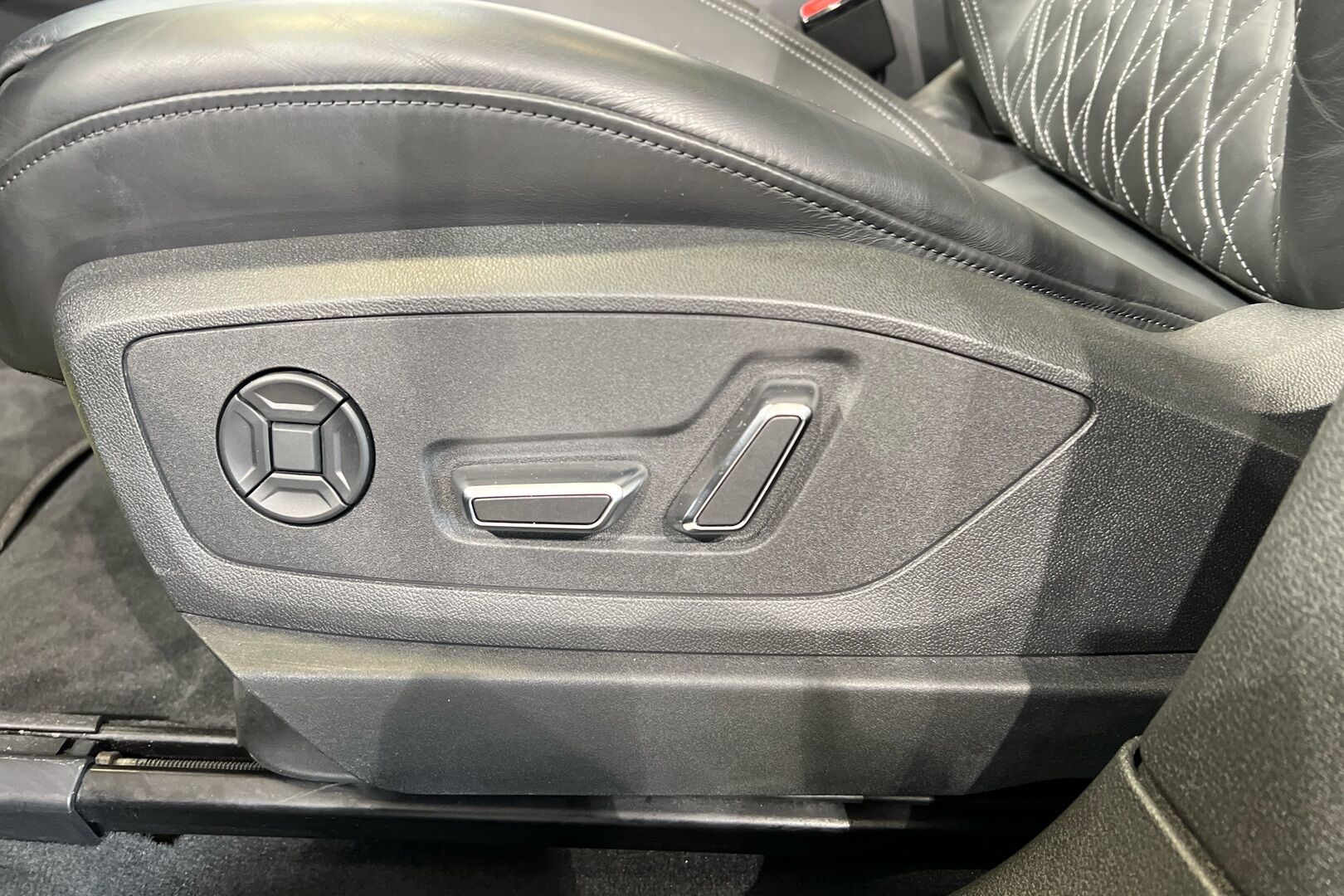 AUDI Q8 E-TRON iso kuva 30
