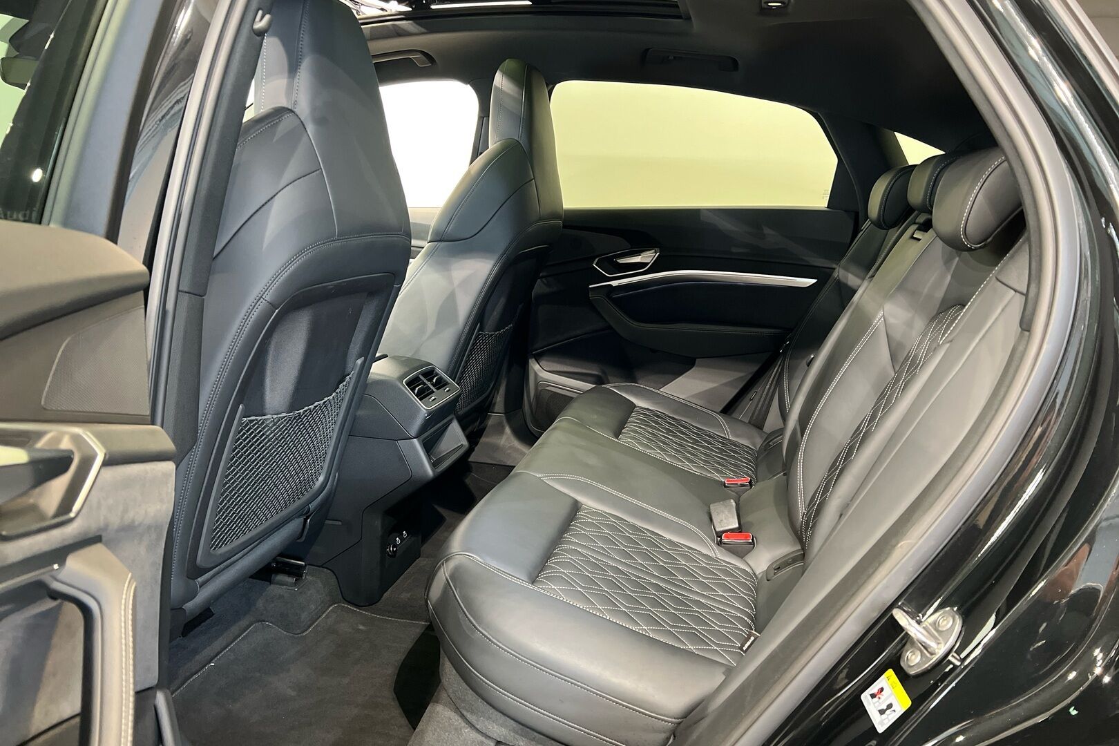 AUDI Q8 E-TRON iso kuva 8
