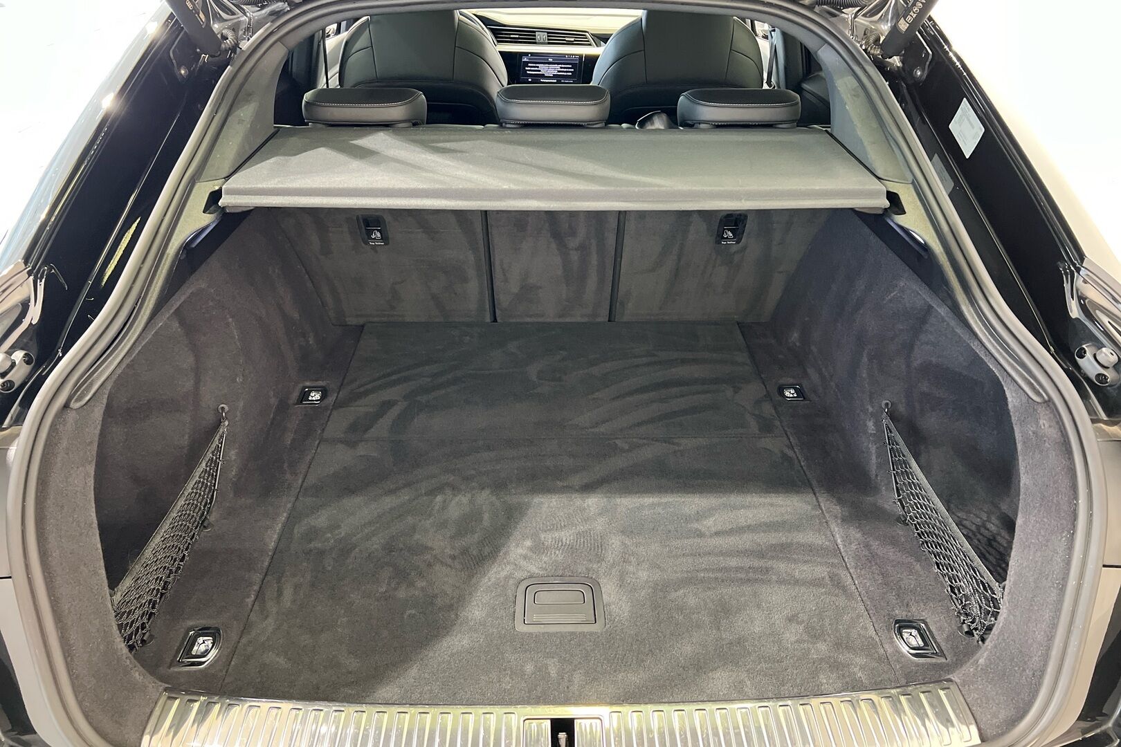AUDI Q8 E-TRON iso kuva 9