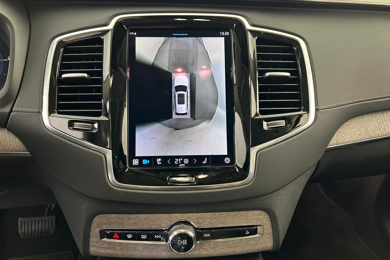 VOLVO XC90 iso kuva 16