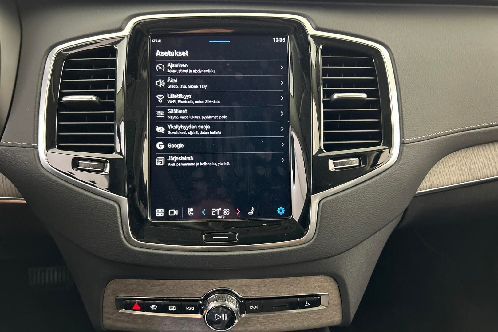 VOLVO XC90 iso kuva 18