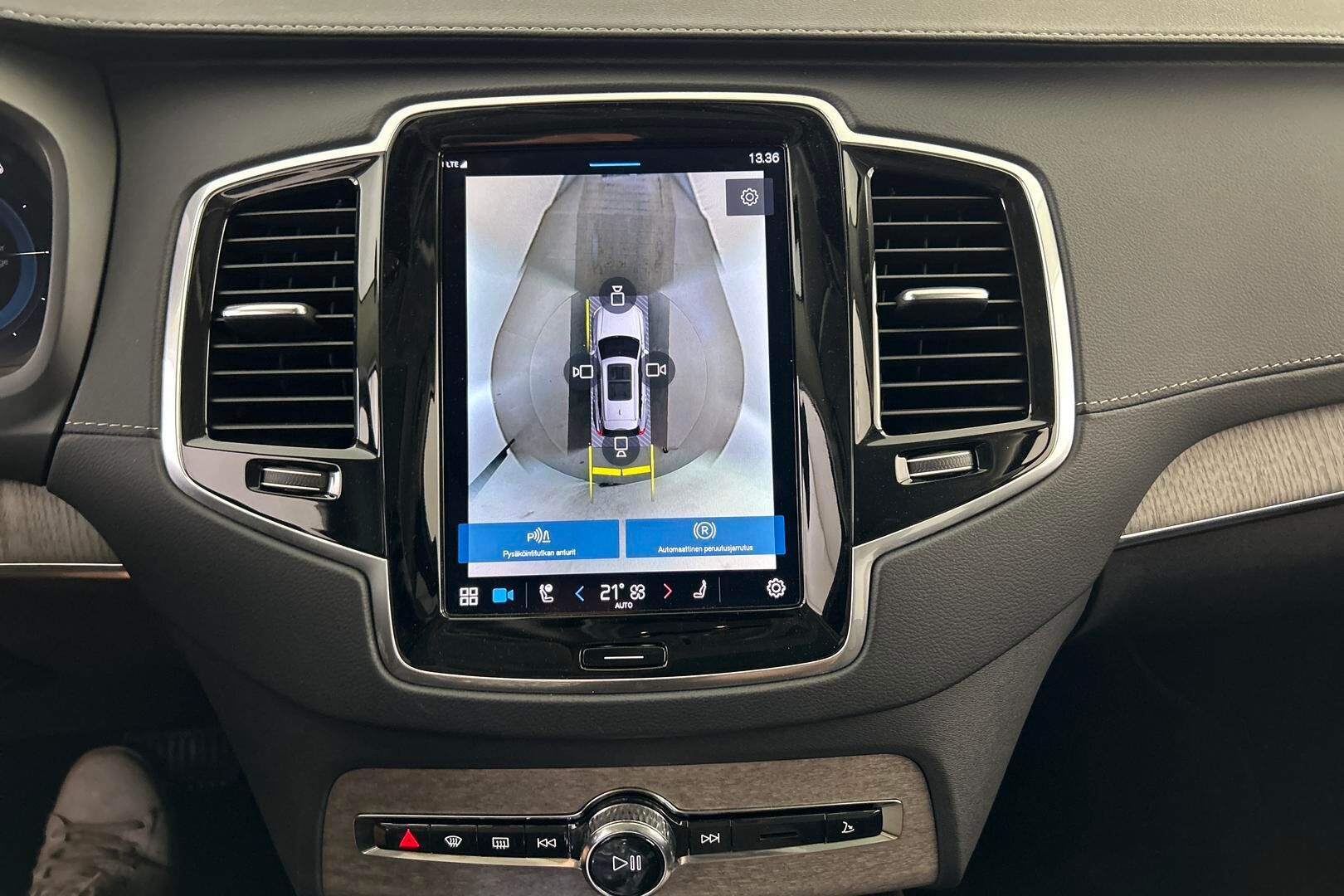 VOLVO XC90 iso kuva 19