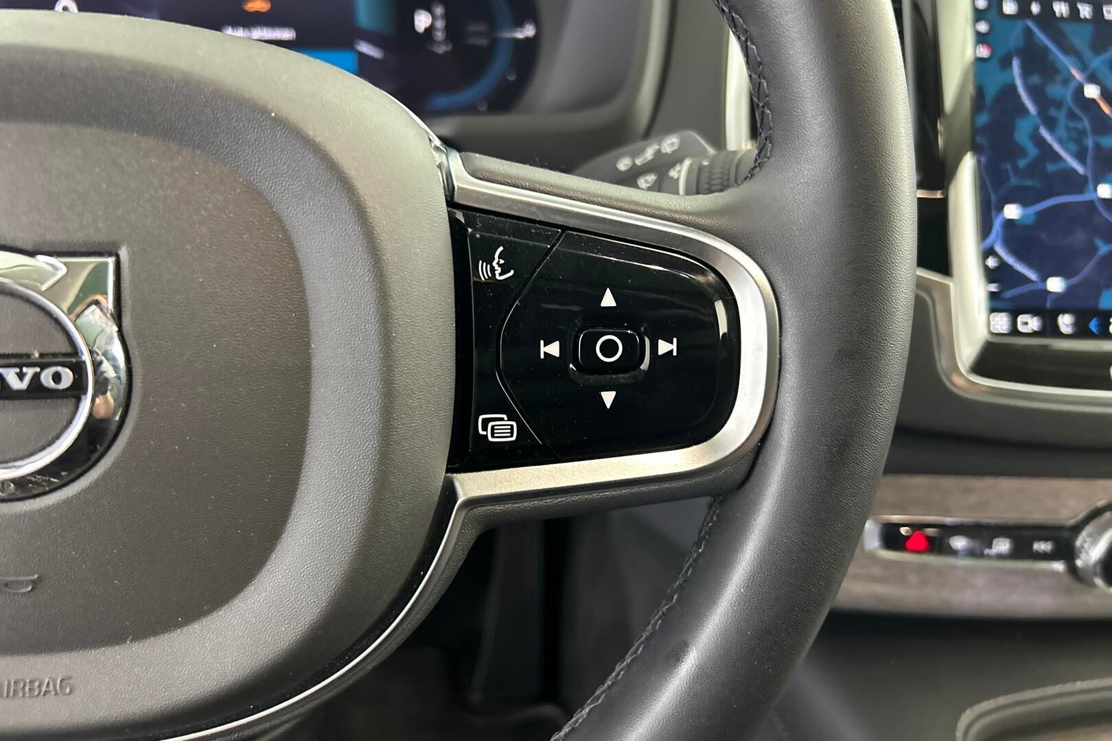 VOLVO XC90 iso kuva 24