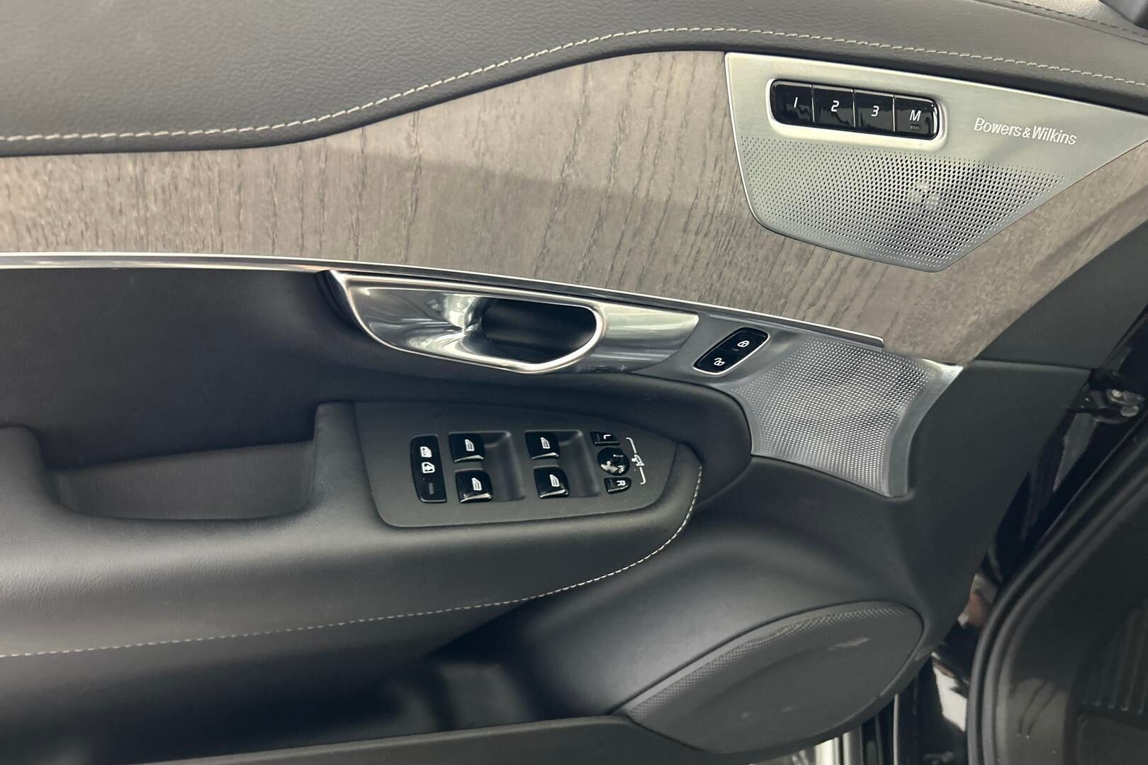 VOLVO XC90 iso kuva 29