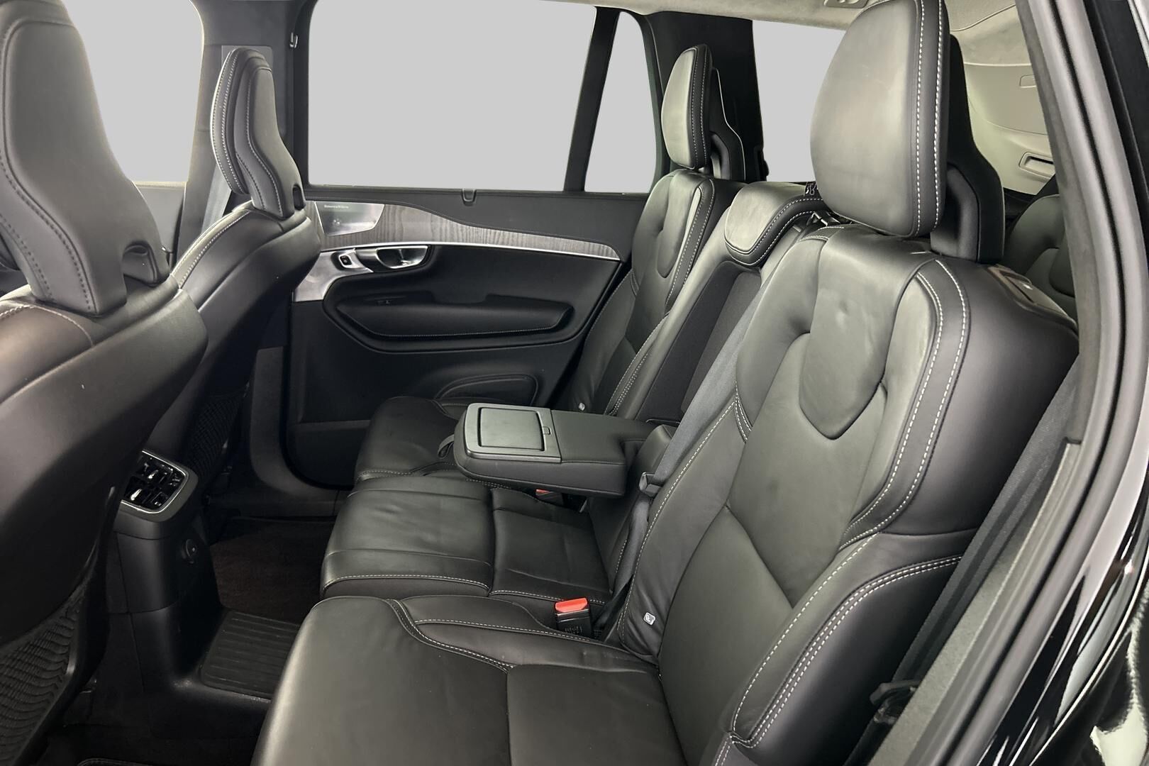 VOLVO XC90 iso kuva 9
