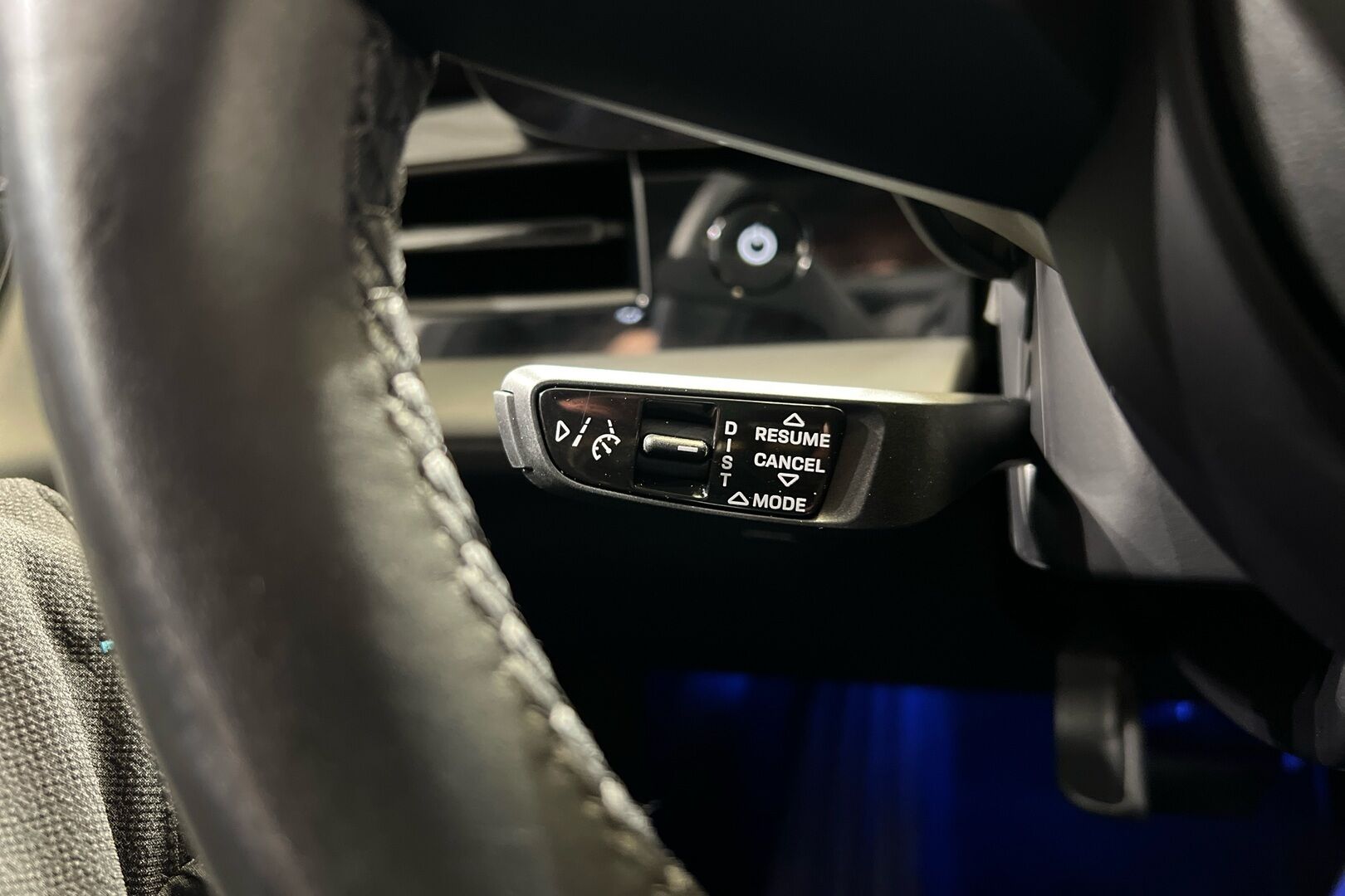 PORSCHE TAYCAN iso kuva 25