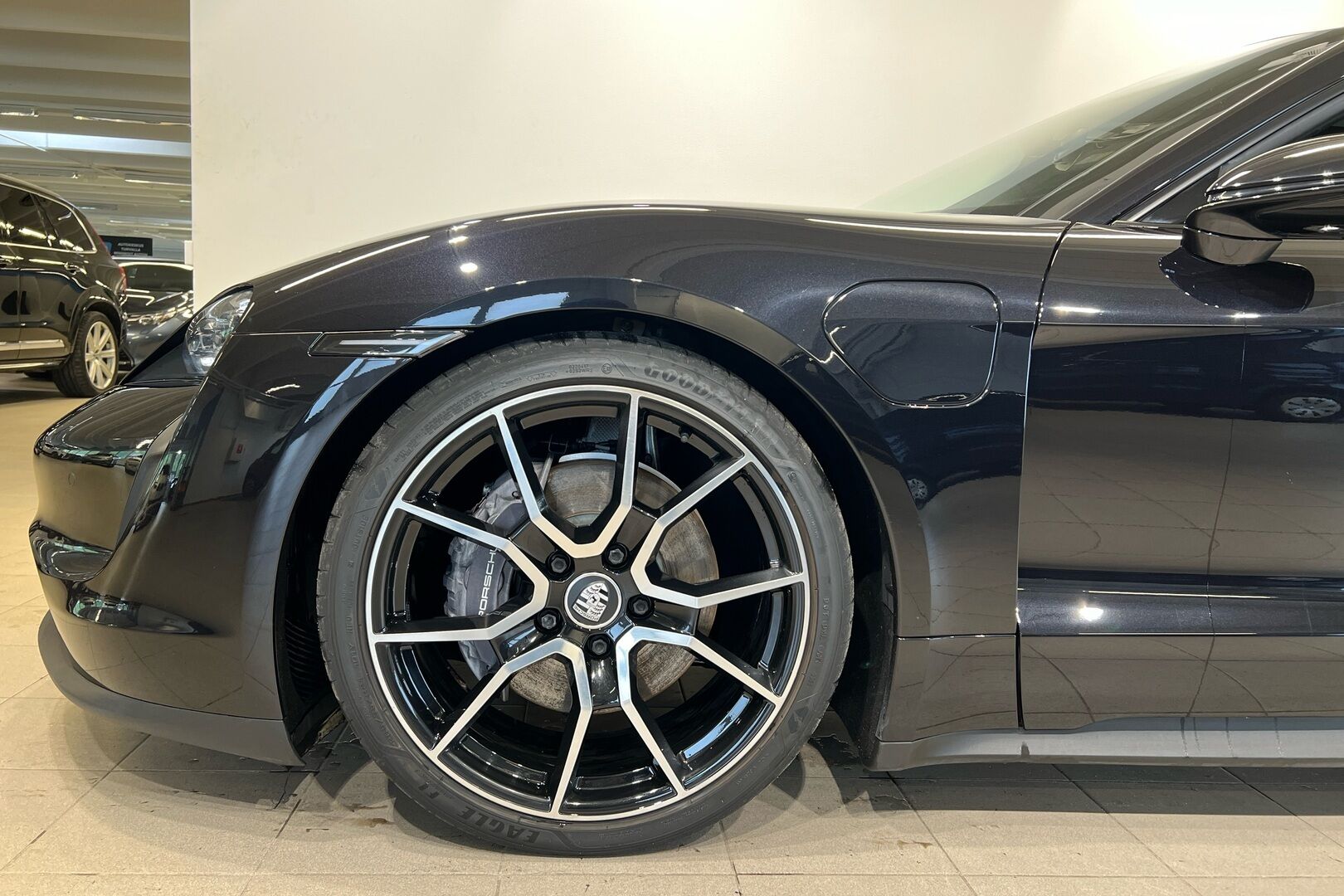 PORSCHE TAYCAN iso kuva 27