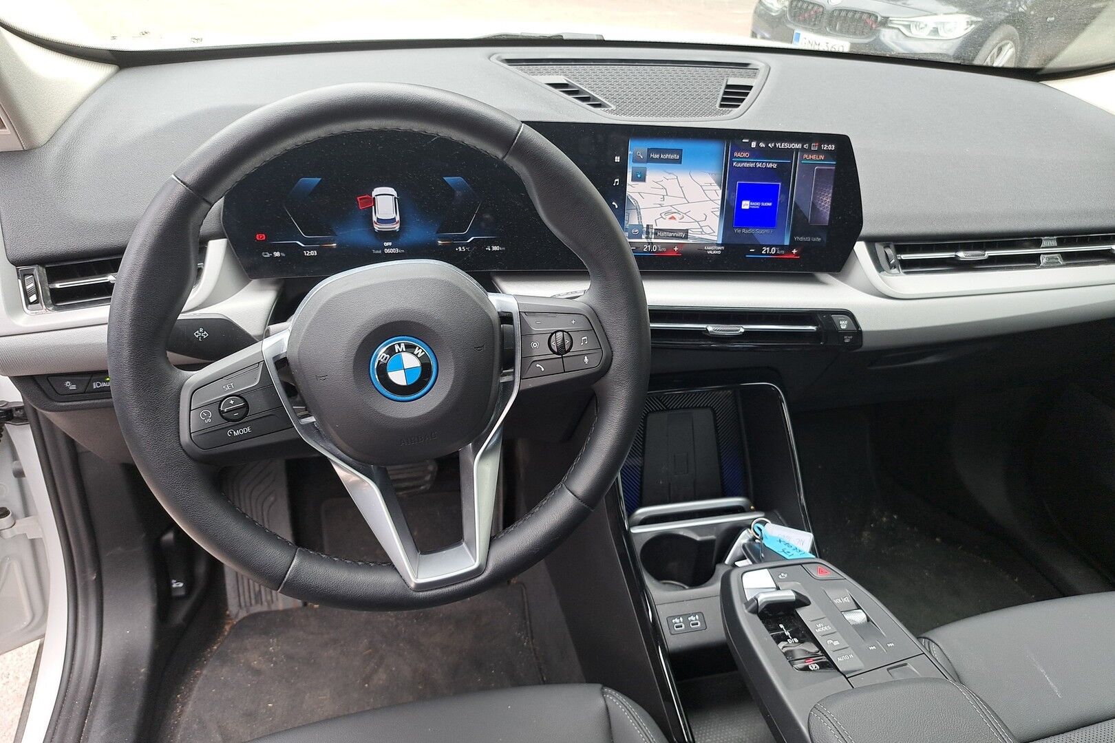 BMW IX1 iso kuva 1