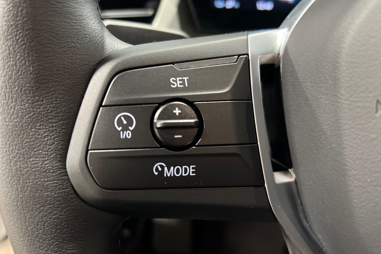 BMW IX1 iso kuva 13