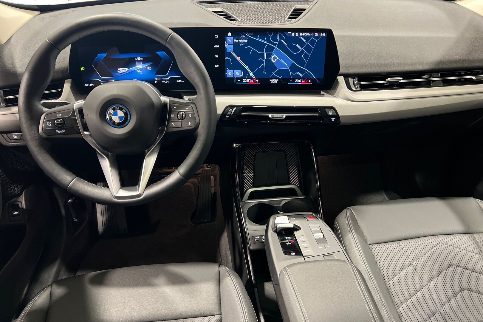 BMW IX1 iso kuva 6