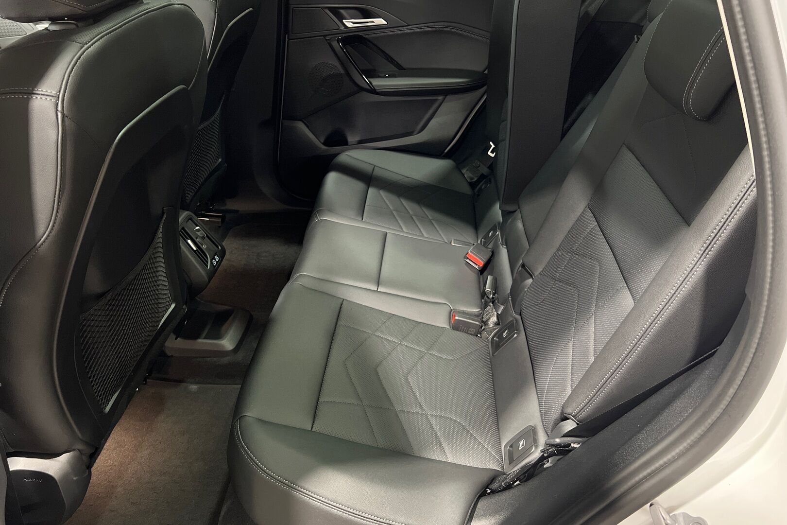 BMW IX1 iso kuva 8
