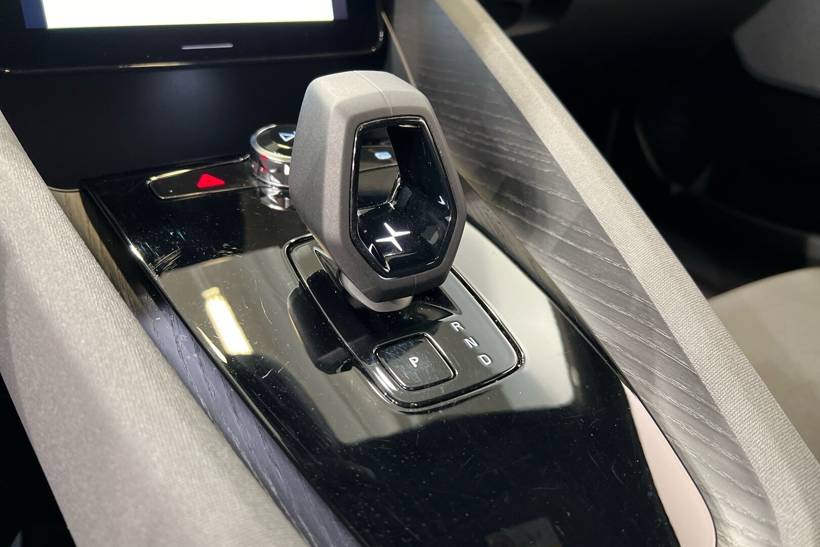 POLESTAR 2 iso kuva 19