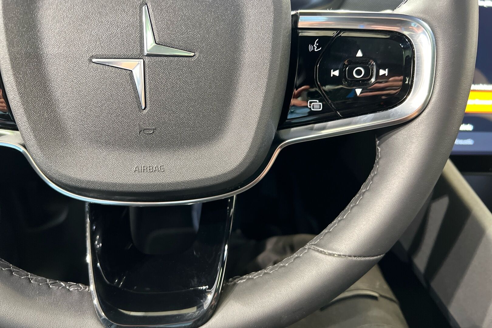 POLESTAR 2 iso kuva 21