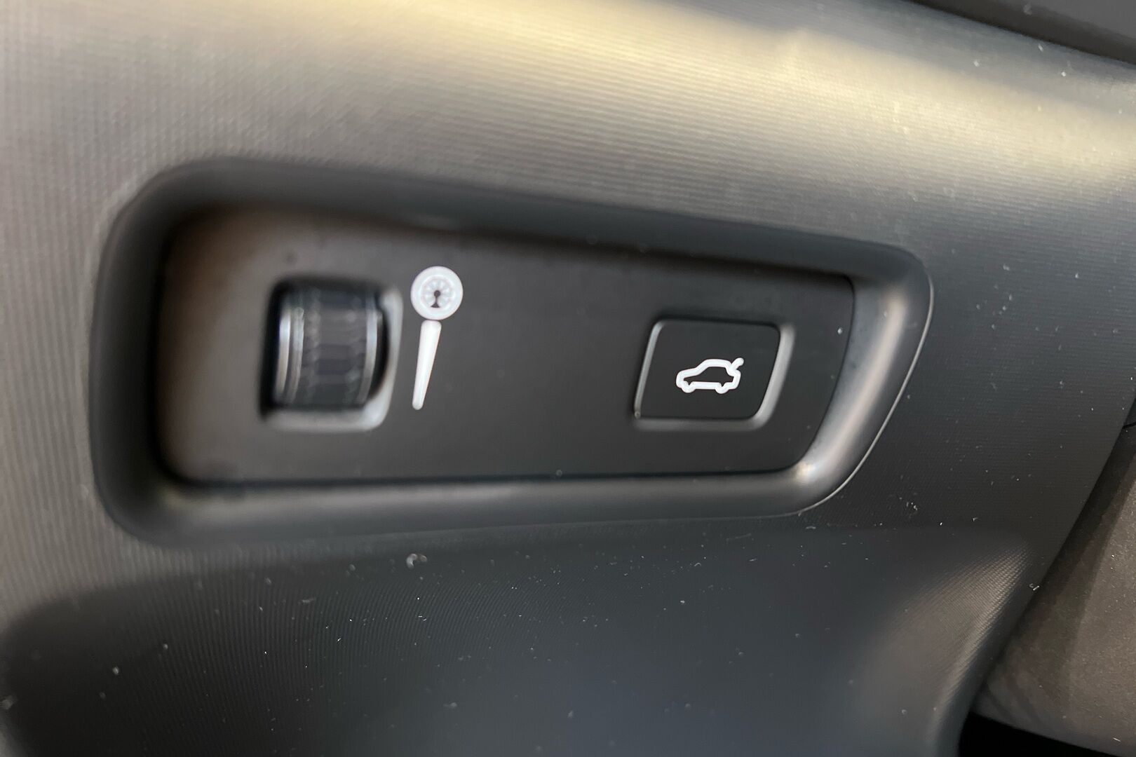 POLESTAR 2 iso kuva 26