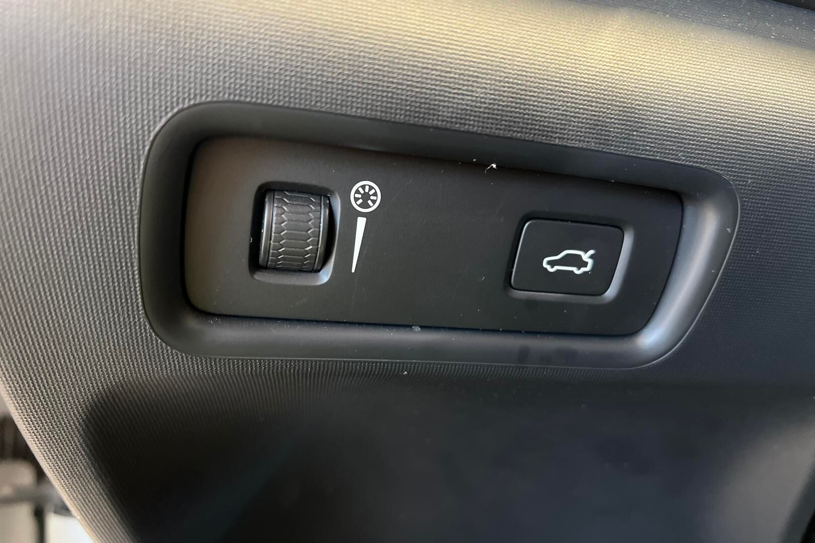 POLESTAR 2 iso kuva 16