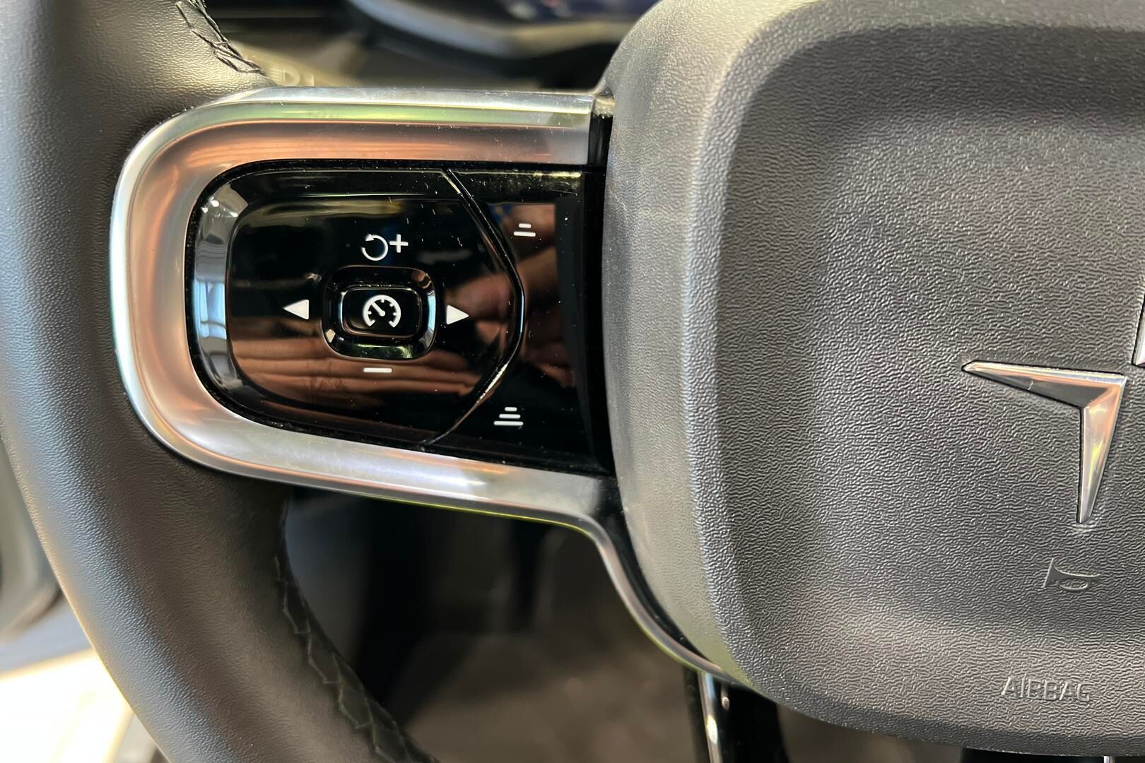 POLESTAR 2 iso kuva 17