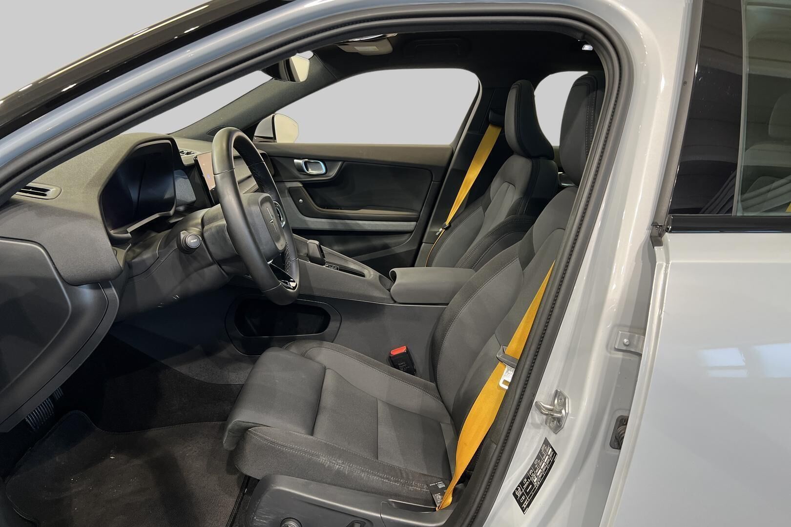 POLESTAR 2 iso kuva 8