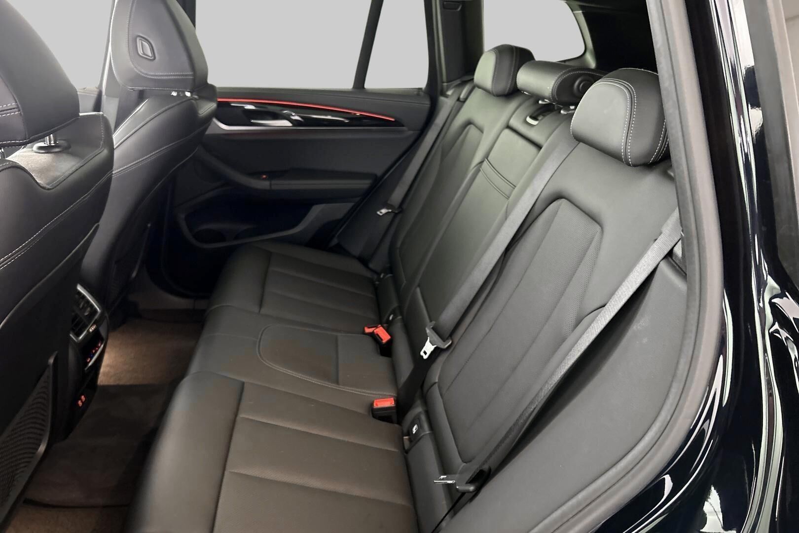 BMW iX3 iso kuva 10