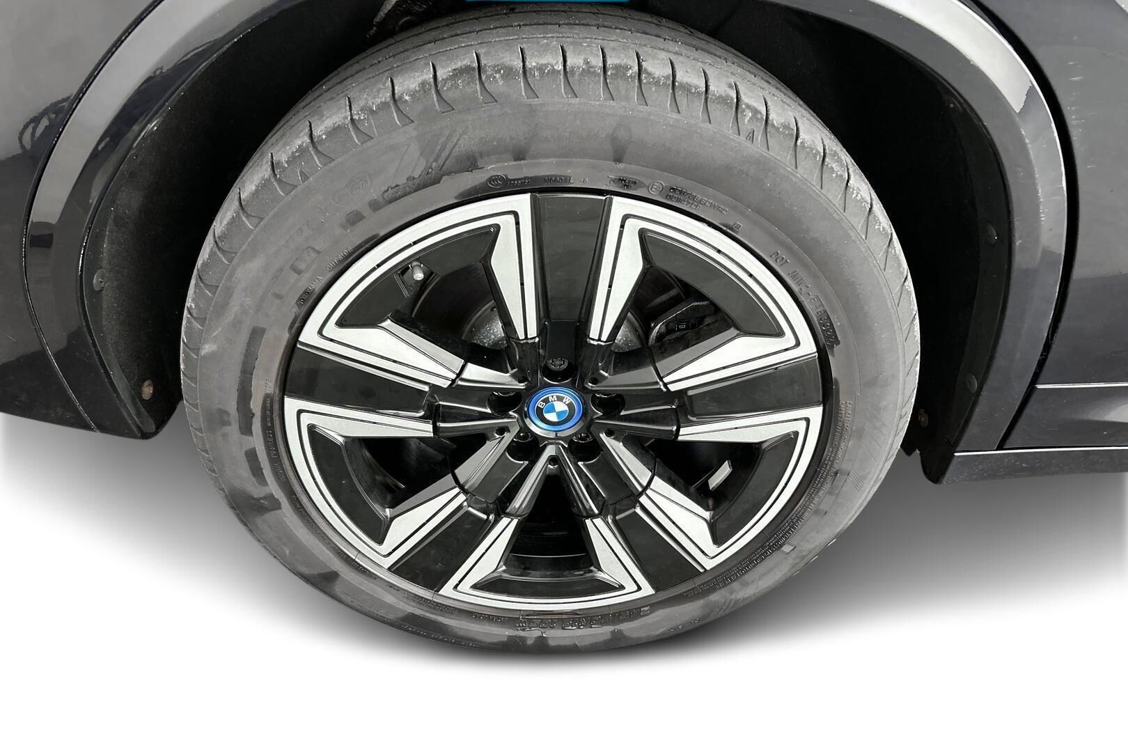 BMW iX3 iso kuva 12