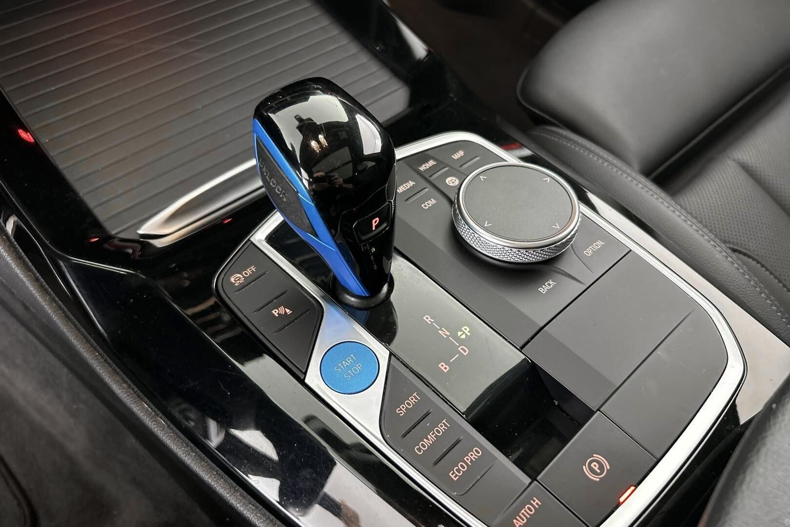 BMW iX3 iso kuva 24