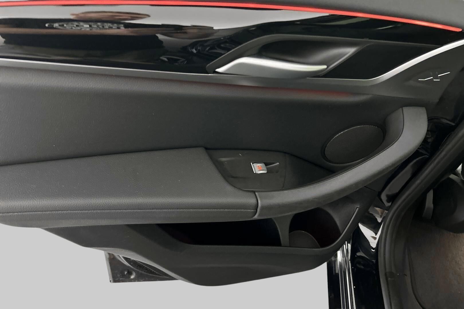 BMW iX3 iso kuva 32