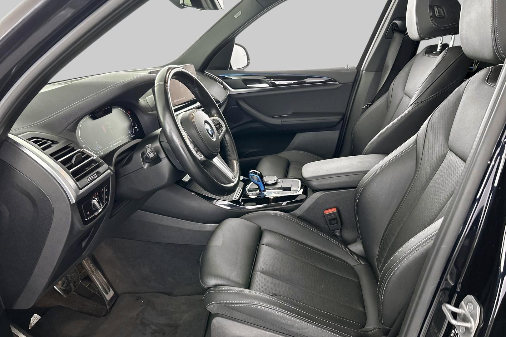 BMW iX3 iso kuva 8