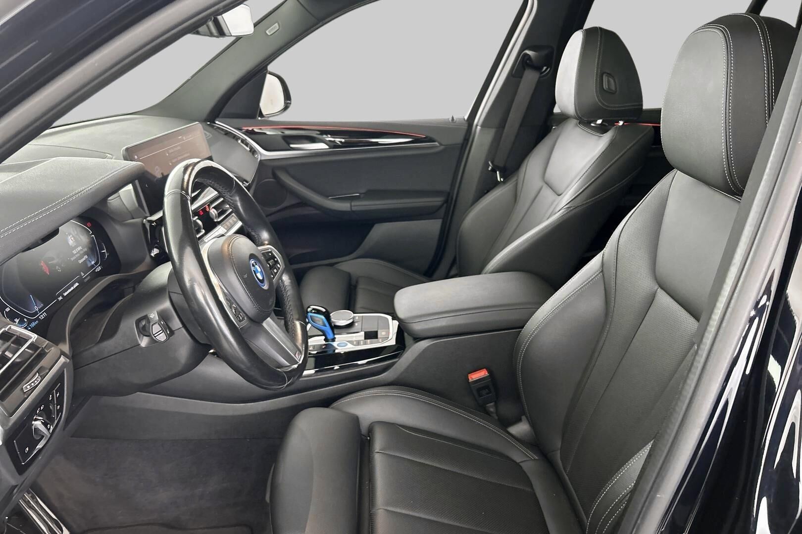 BMW iX3 iso kuva 9