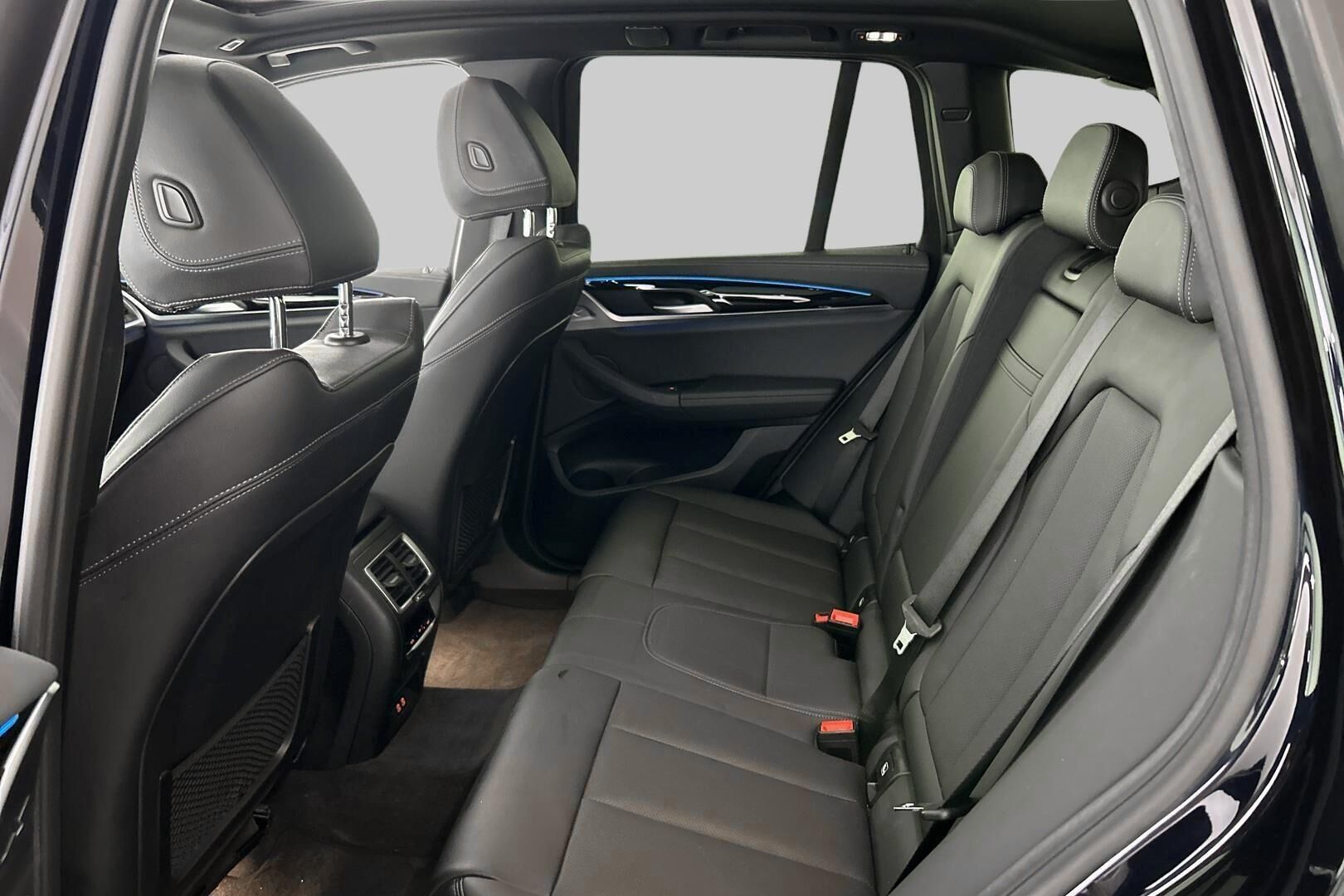 BMW iX3 iso kuva 9