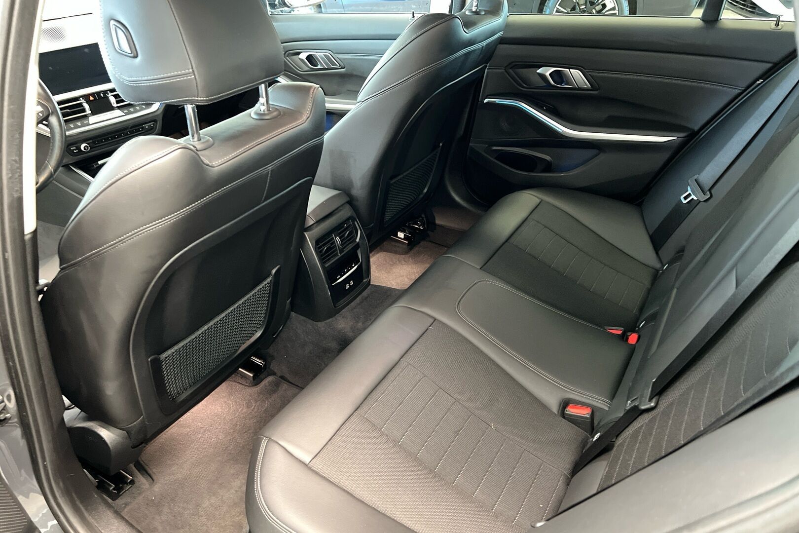 BMW 3-SARJA iso kuva 4