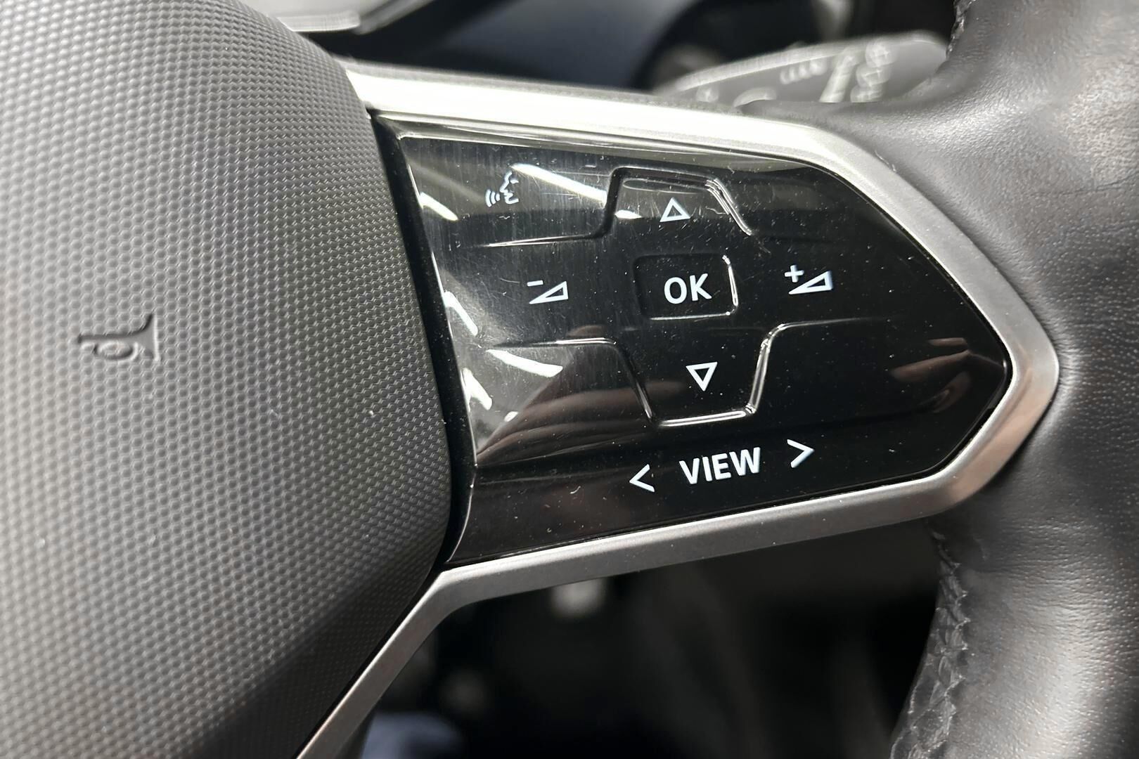 VOLKSWAGEN ID.4 iso kuva 16