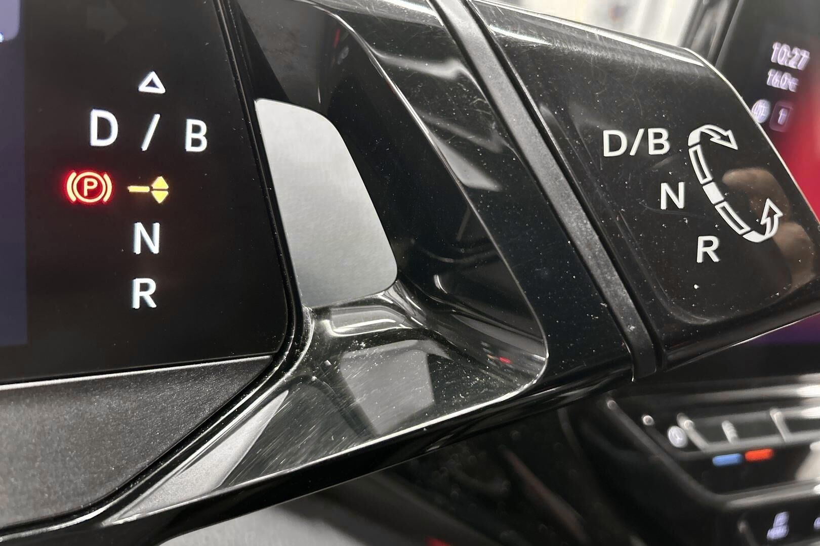 VOLKSWAGEN ID.4 iso kuva 18