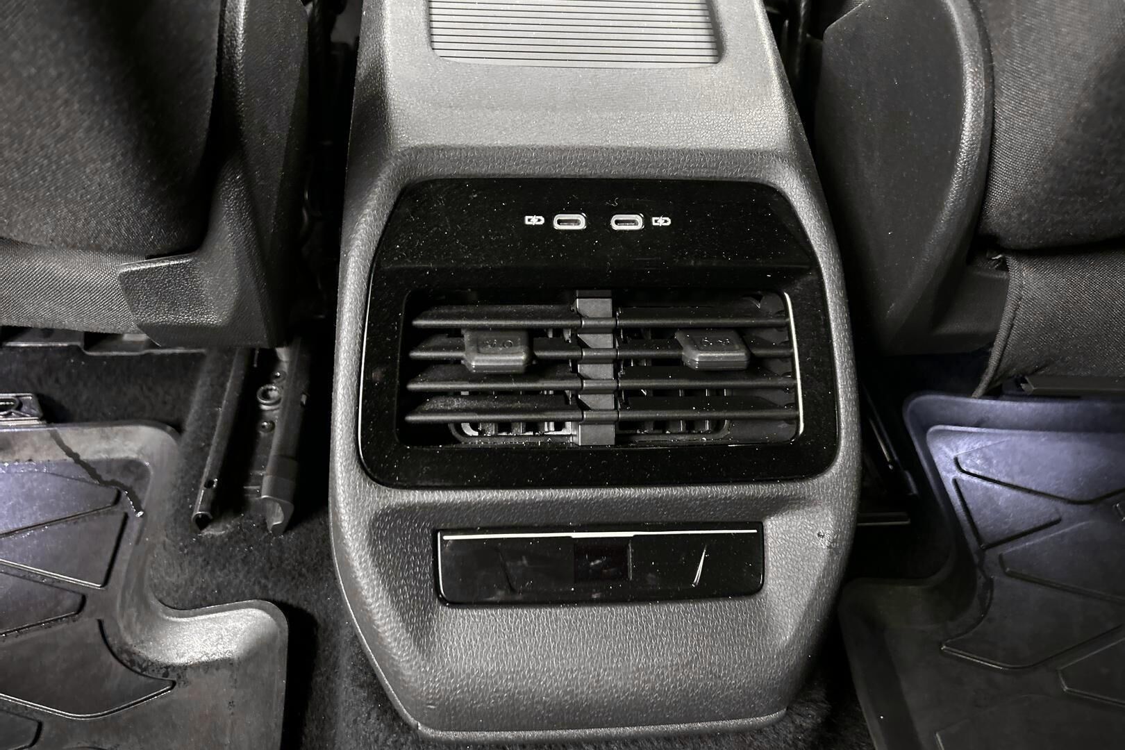 VOLKSWAGEN ID.4 iso kuva 21