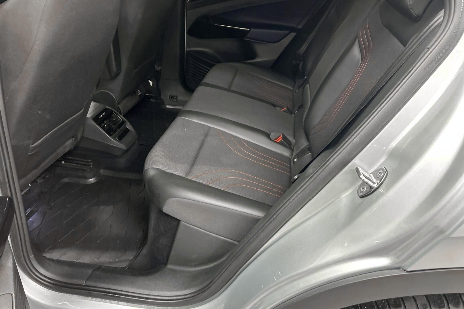 VOLKSWAGEN ID.4 iso kuva 9