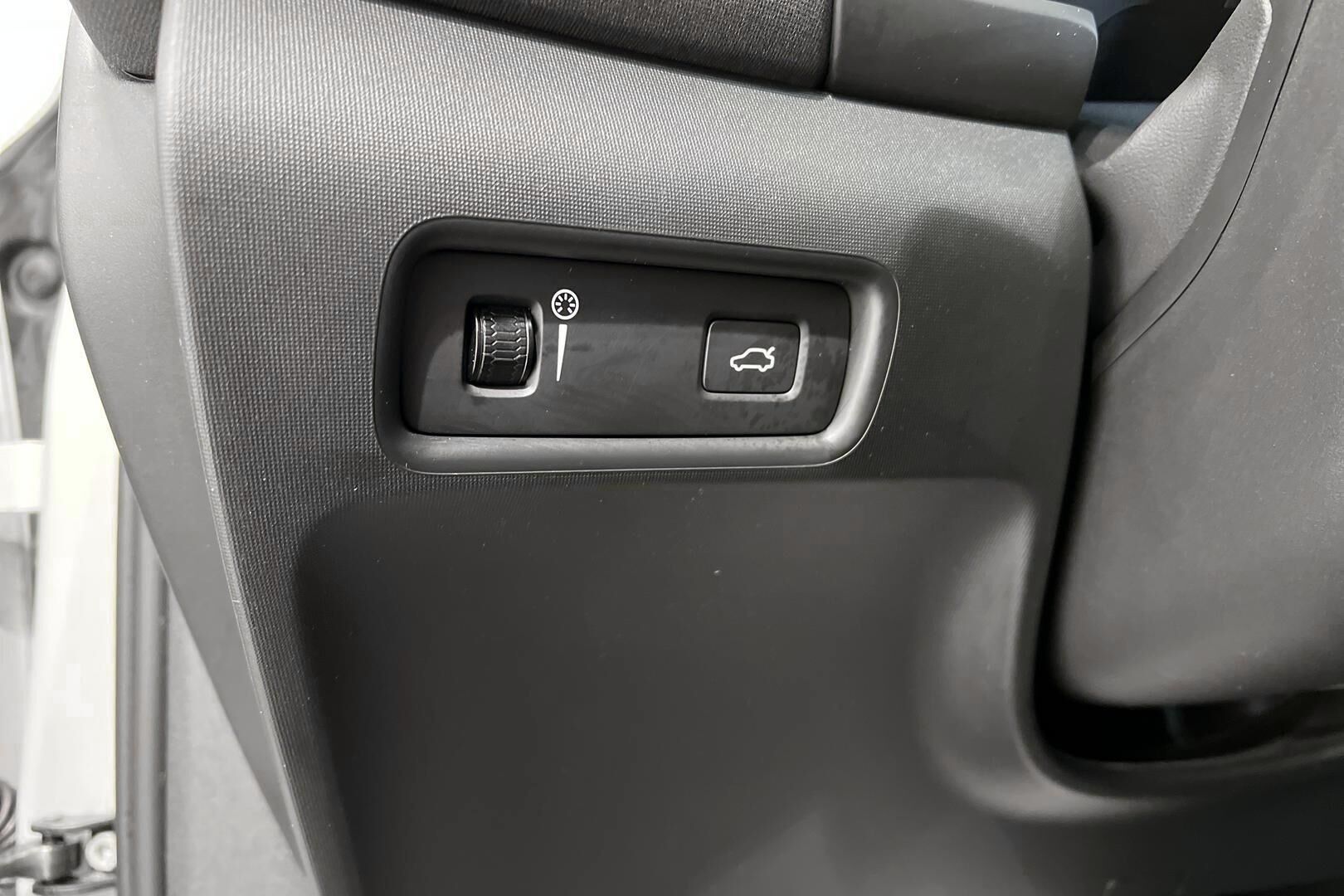 POLESTAR 2 iso kuva 11