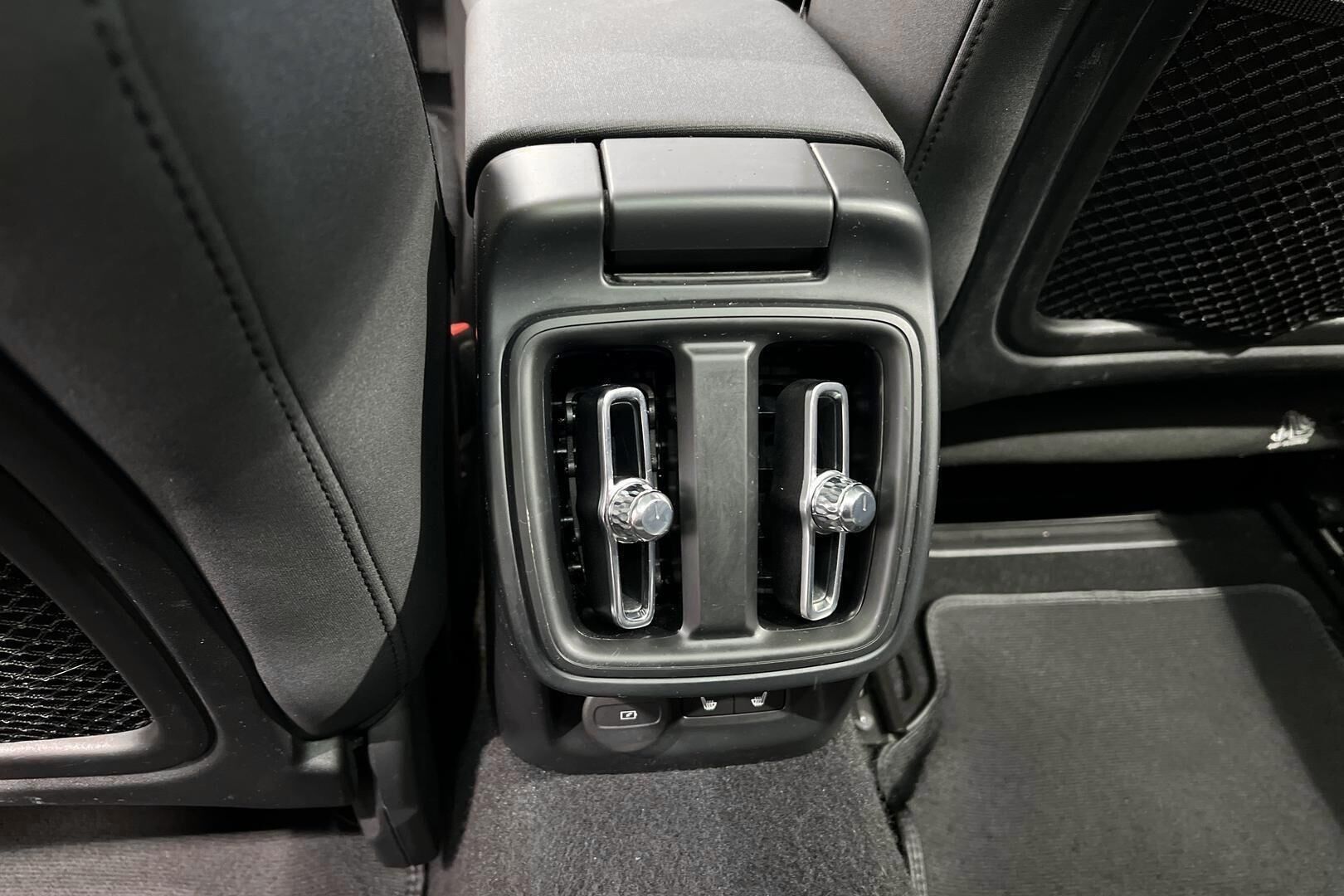 POLESTAR 2 iso kuva 13