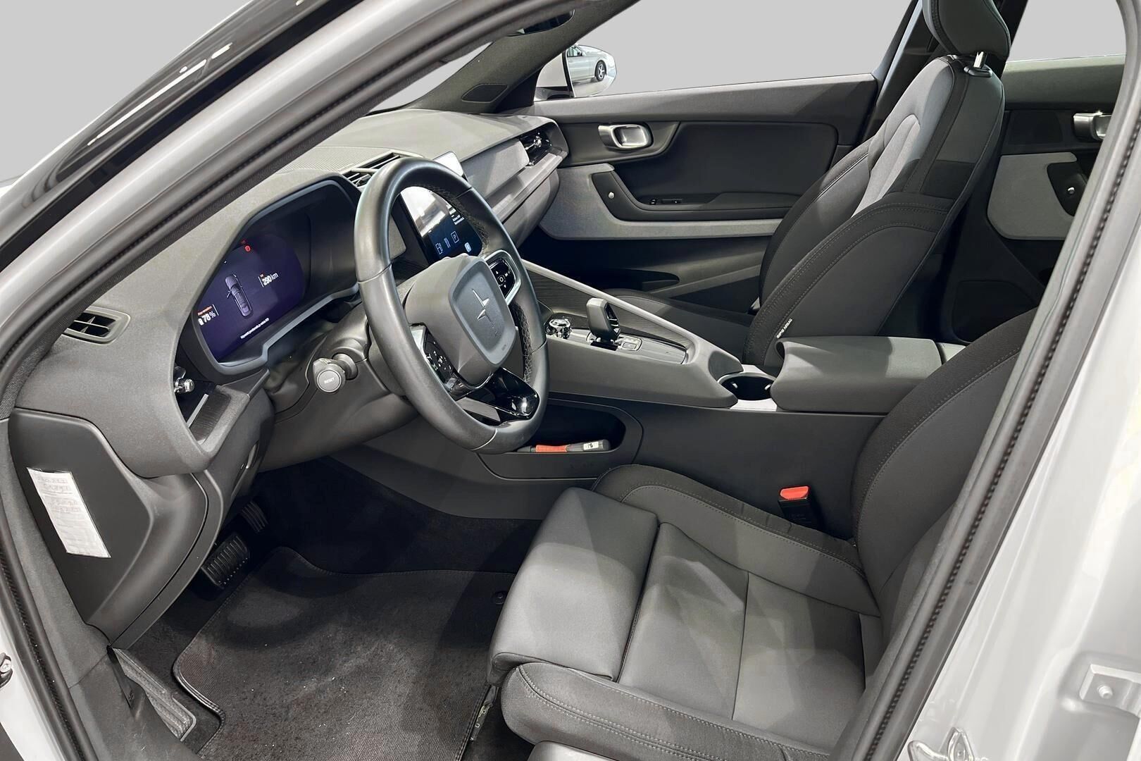 POLESTAR 2 iso kuva 17