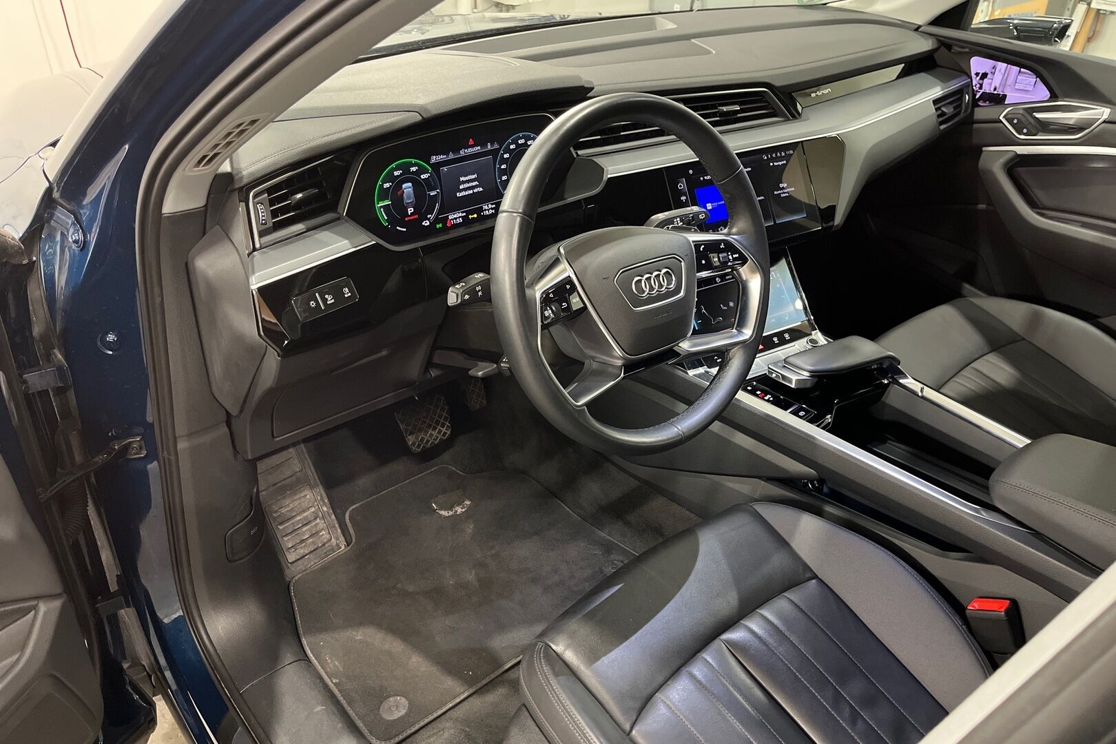 AUDI E-TRON iso kuva 7