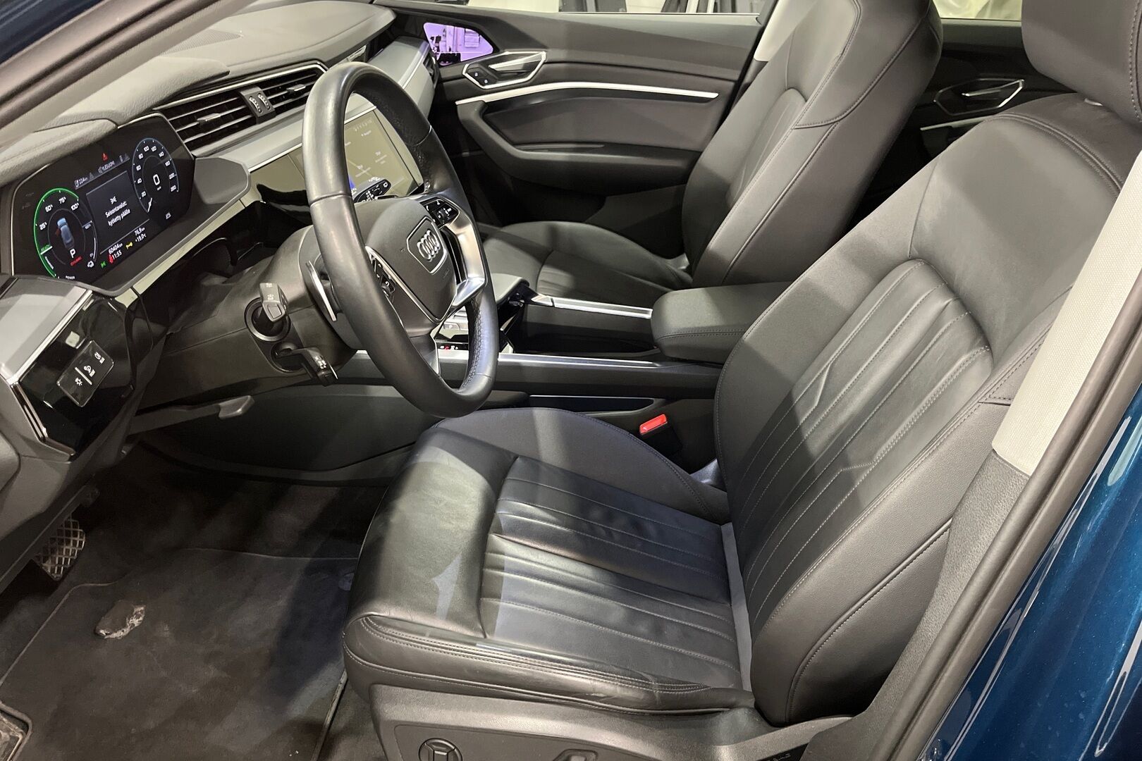 AUDI E-TRON iso kuva 8