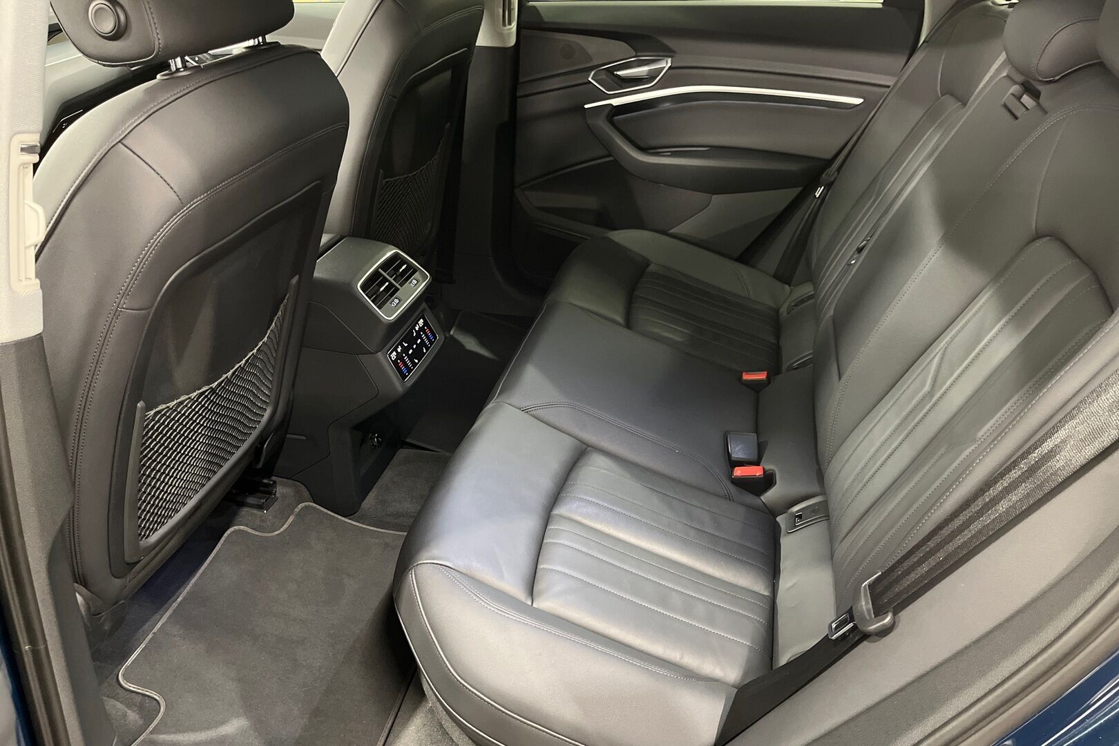 AUDI E-TRON iso kuva 8